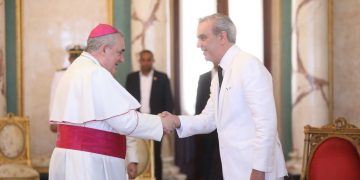 Presidente Luis Abinader recibe cartas credenciales del nuncio apostólico y de tres nuevos embajadores
