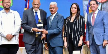 Senado reconoce personalidades durante sesión en SFM