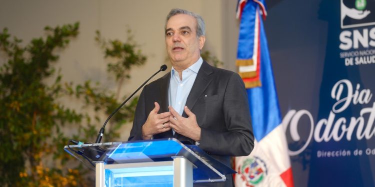 Presidente Abinader anuncia Gobierno trabajará en la implementación de unidades salud bucal escolar