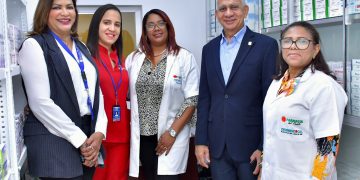 Presidente del Senado encabeza apertura de Farmacia del Pueblo en la institución