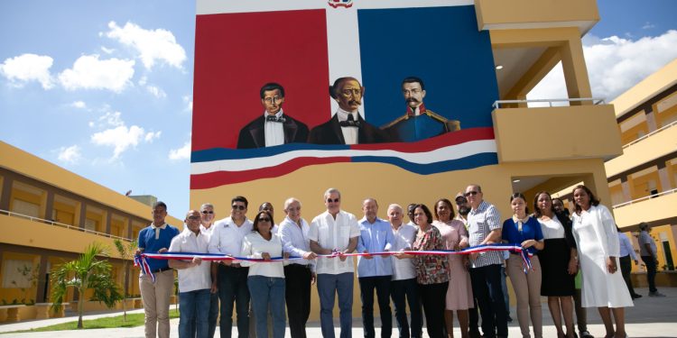 Gobierno inaugura Politécnico Evangelina Santos de Bergés en la Ciudad Juan Bosch