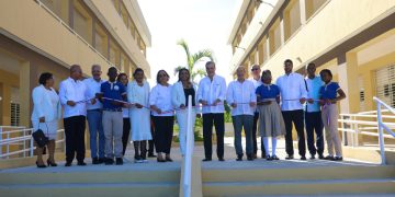 Presidente Abinader concluye jornada con tres inauguraciones que impactarán la educación y la seguridad de los transeúntes de San Cristóbal