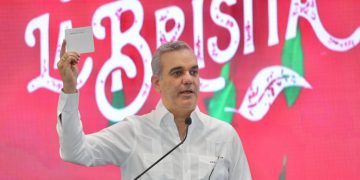 Presidente Abinader anuncia 2.5 millones de dominicanos se beneficiarán con la entrega bonos navideños