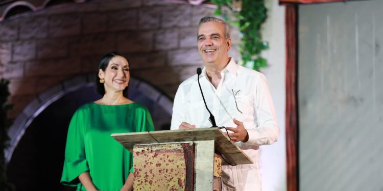 Presidente Abinader inaugura Villa Navidad 2023 y recuerda es un espacio para el disfrute y unificación familiar