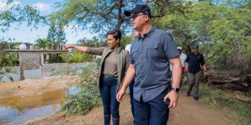 Ministro Igor Rodríguez: “Gobierno entrega miles de raciones y enseres a familias afectadas por las lluvias en Montecristi”