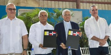 Presidente Abinader instruye iniciar proceso de titulación para 86,000 personas en La Victoria