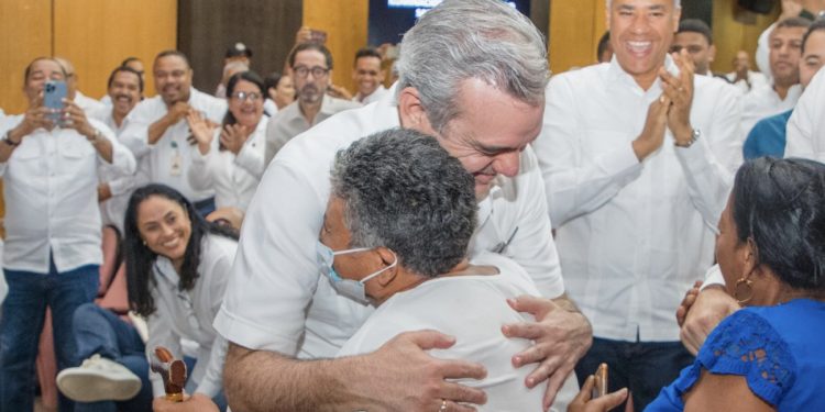 Presidente Abinader inaugurará 8 obras, entregará 800 títulos de propiedad y nuevos apartamentos este fin de semana