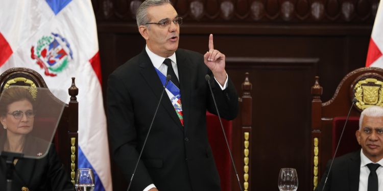 Presidente Abinader apoya llevar la formación universitaria todo el territorio; quiere la UASD en cada rincón y refiere la revolución silenciosa de Infotep