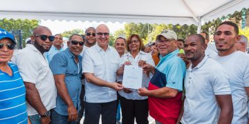 Ministro Igor Rodríguez entrega RD 45 millones a instituciones de Valverde, Santiago Rodríguez y Pedernales
