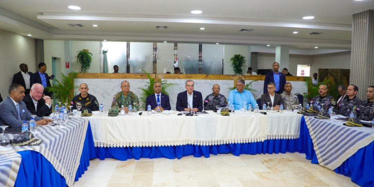Presidente Luis Abinader impulsa la reestructuración educativa en la Policía Nacional