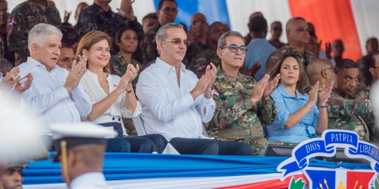 Presidente Abinader encabeza desfile en conmemoración del 180 aniversario de la batalla del 30 de Marzo