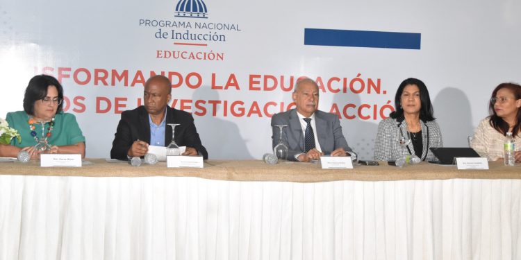 Minerd crea un nuevo espacio formativo para los participantes en el Programa Nacional de Inducción