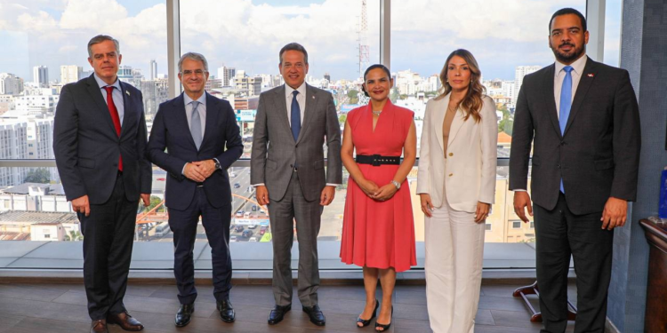 Ministro Bisonó se reúne con ejecutivos de Nestlé®; invertirán más de USD 90 millones en el país