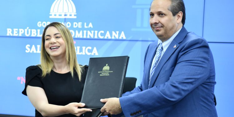 Ministerio de Salud Pública y Supérate firman convenio para beneficiar a mujeres embarazadas, menores de 5 años y grupos especiales de riesgo