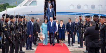 Presidente Abinader arriba a Panamá para la toma de posesión del mandatario electo, José Raúl Mulino