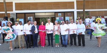 Presidente Abinader inaugura Plaza del Café y el Festival de Las Flores en Jarabacoa
