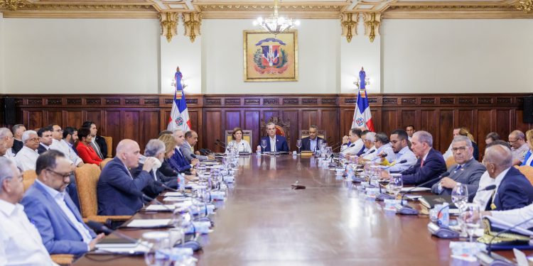 Presidente Abinader conoce en Consejo de Ministros y Directores parámetros y lineamientos para el presupuesto del 2025