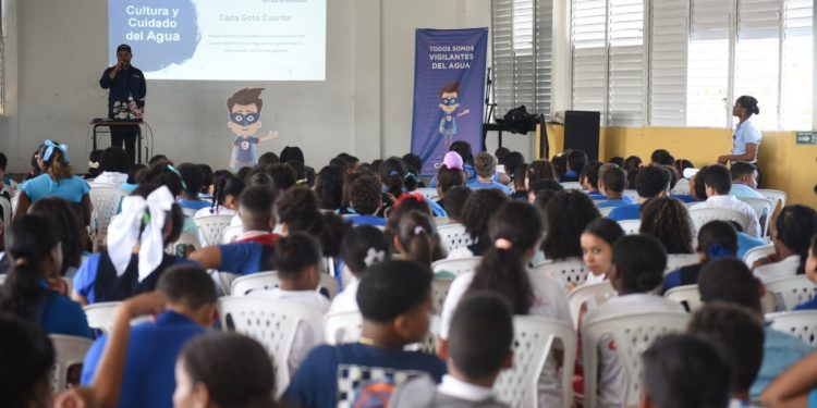 Con la iniciativa “Vigilantes del agua” la Caasd promueve el uso responsable del agua
