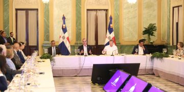 Presidente Abinader comparte logros y avances del sistema de contrataciones públicas con cuerpo diplomático y representantes de organismos internacionales acreditados en el país