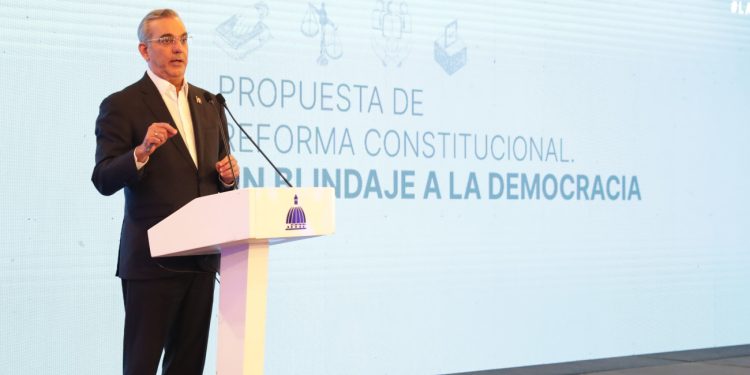 Reforma constitucional que presentará el presidente Abinader pretende ser la última en materia de reelección