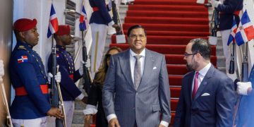 Arriba al país presidente de Suriname Chandrikapersad Santokhi, para asistir a juramentación de segundo mandato de Luis Abinader