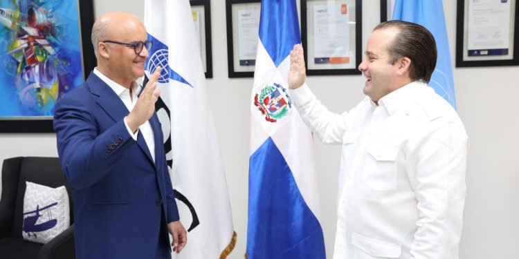 Ministro Paliza encabeza toma de posesión del nuevo director del IDAC, Igor Rodríguez