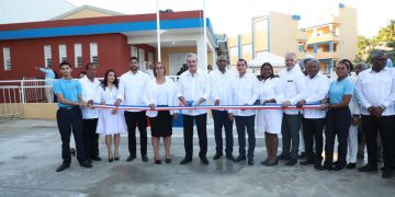 Presidente Abinader inaugura un liceo experimental, un salón multiusos de la UASD y un Caipi, en San Cristóbal
