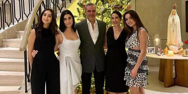 Presidente Luis Abinader viajará a los Estados Unidos junto con su familia