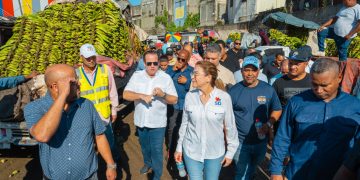 Ministro Paliza y alcaldesa Mejía recorren mercados de la Duarte y Villas Agrícolas; planifican su readecuación