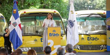 Vicepresidenta Raquel Peña lanza rutas escolares para impactar la educación en tres provincias del Cibao