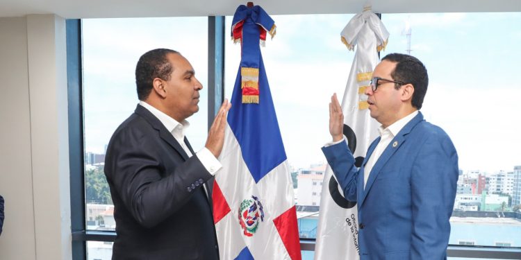 Edgar de Jesús Batista es juramentado nuevo director general de la Ogtic