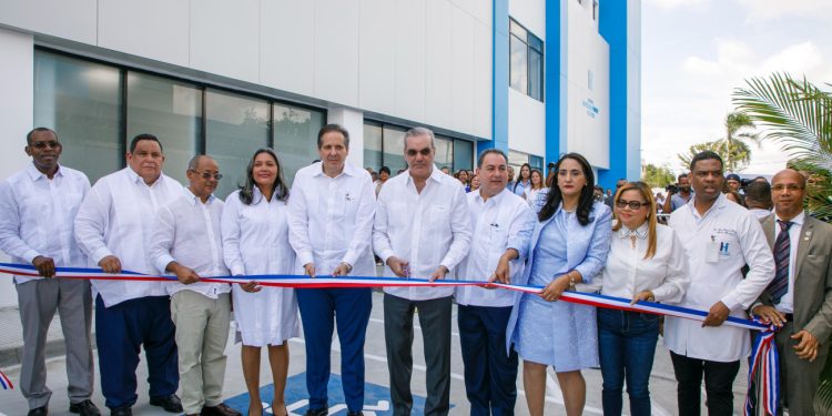Presidente Abinader inaugura primer hospital traumatológico de la región Sur para beneficiar a más de un millón de habitantes