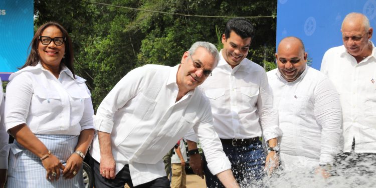 Presidente Abinader afirma gobierno ha multiplicado casi por cuatro la inversión en el sector del agua, el cual tenía años abandonado