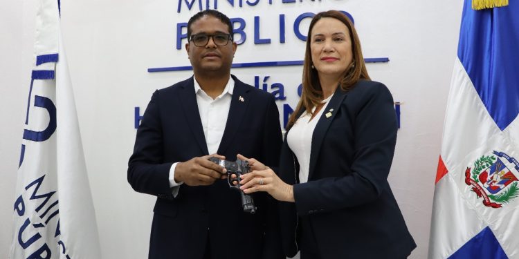 Fiscalía de Hermanas Mirabal entrega 180 armas de fuego al Ministerio de Interior y Policía