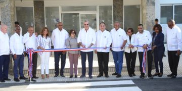 Presidente Abinader inaugura Hospital Provincial Nuestra Señora de Regla en Baní y centro deportivo comunitario en Sabana Yegua, Azua
