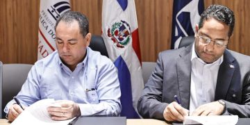 SNS firma tres acuerdos para impulsar mejoras en laboratorios, investigación y accesibilidad en la Red Pública