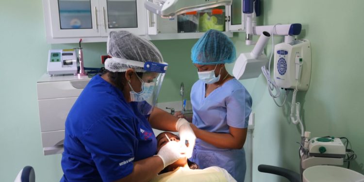 Inabie amplía servicios bucales gratuitos con 54 módulos fijos en escuelas a nivel nacional