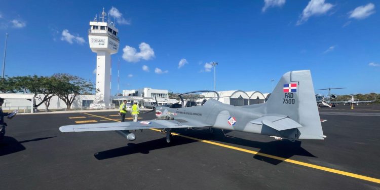 Llegan a México aeronaves TP-75 Dulus de la FARD para participación en Famex 2025