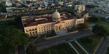 Presidente Abinader crea comisión para estudio del marco jurídico migratorio de la República Dominicana