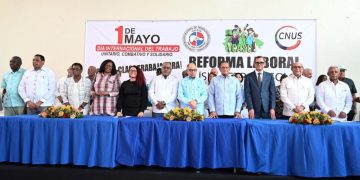 Ministro de Trabajo reafirma compromiso con salarios dignos y formalización laboral ante líderes sindicales en el Día Internacional del Trabajo