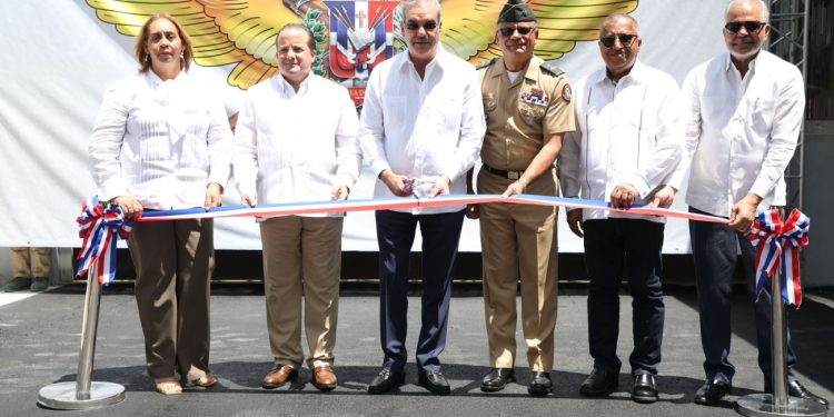 Presidente Abinader inaugura primera fase de la planta de ensamblaje de vehículos, en San Cristóbal, dando un paso histórico en la industria militar dominicana