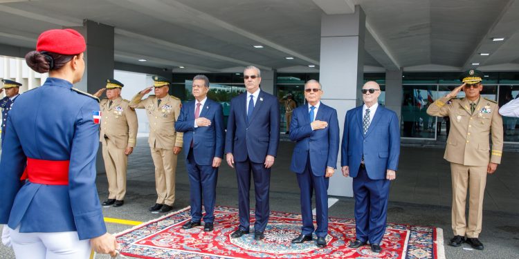 Histórico encuentro de expresidentes dominicanos marca inicio de una política de Estado frente a crisis haitiana