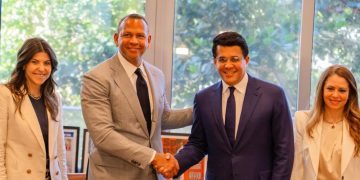 Ministerio de Turismo y Alex Rodríguez anuncian inversión de mil millones de dólares en Playa Grande