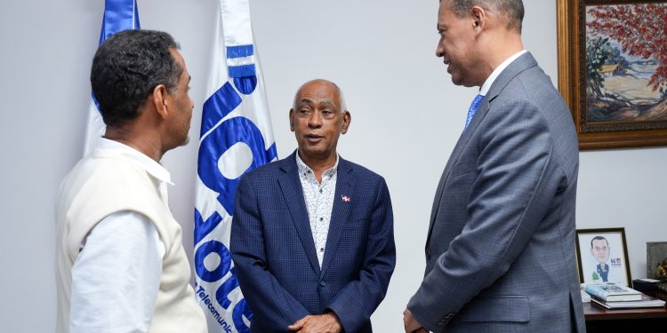 Presidente del INDOTEL felicita a José Enrique García por Premio Pedro Henríquez Ureña 2025