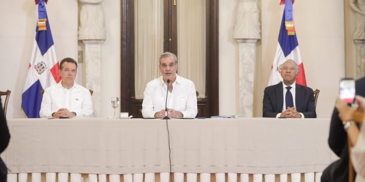 Exportaciones dominicanas marcan récord; presidente Abinader destaca salto de 23.6 % y expansión global