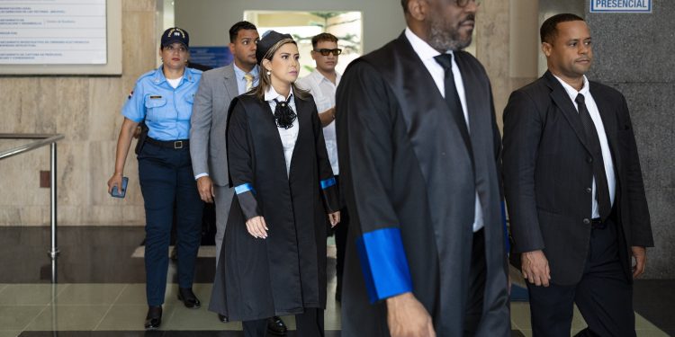 Ministerio Público: intimidación a testigo y pruebas justifican prisión preventiva y domiciliaria contra Antonio y Maribel Espaillat