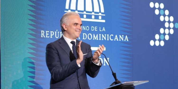 Ministro de Educación presenta hoja de ruta para potenciar sistema preuniversitario