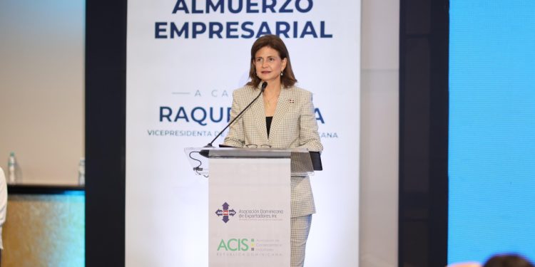 “Queremos que las mujeres del Cibao lideren con fuerza”, afirma Raquel Peña ante empresarios y exportadores