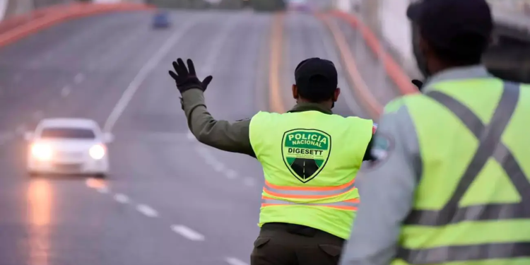 Digesett y humoristas Raymond Pozo y Miguel Céspedes lanzan video de concientización vial