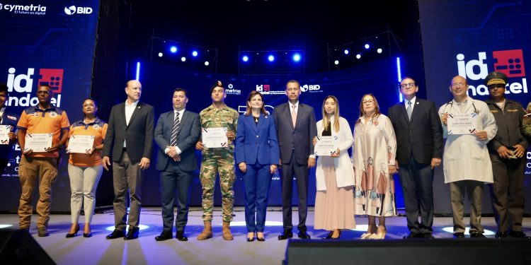 INDOTEL abre 30 mil becas gratuitas para impulsar futuro tecnológico del país